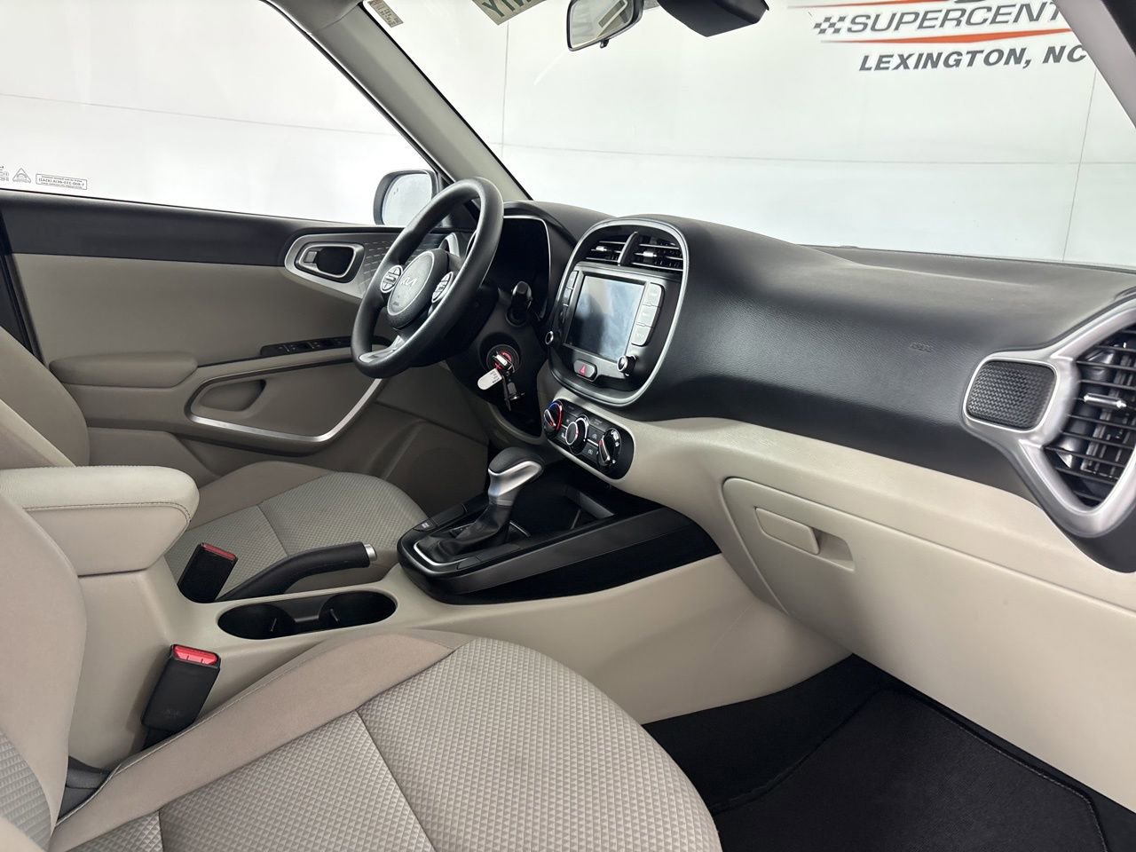 Used 2025 Kia Soul LX image 28