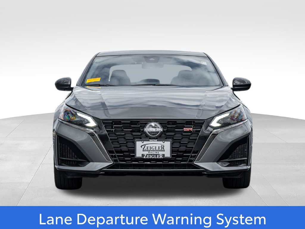Used 2024 Nissan Altima 2.5 SR w/ SR Premium Package FWD image 2