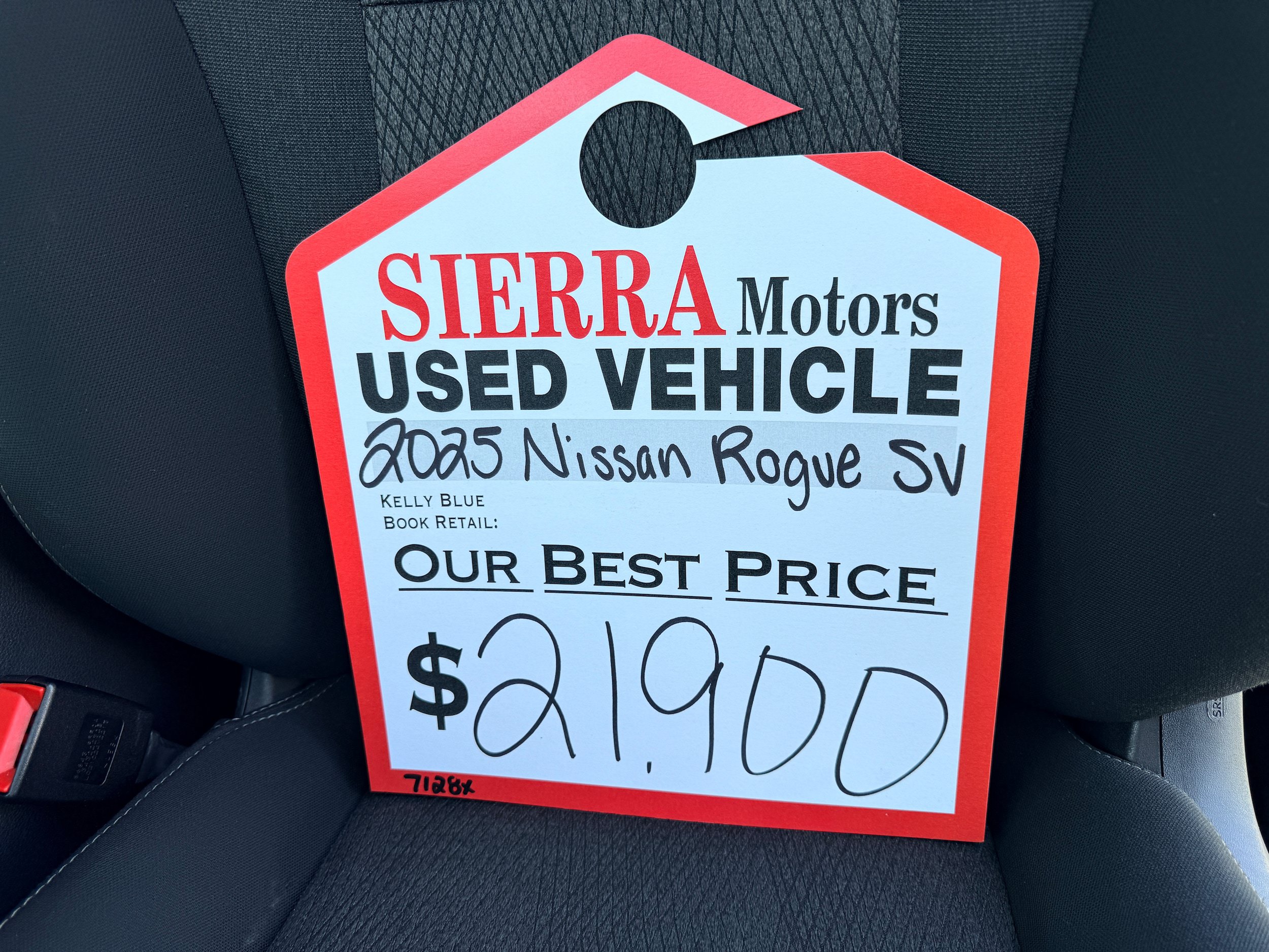 Used 2025 Nissan Rogue SV AWD/4WD image 9