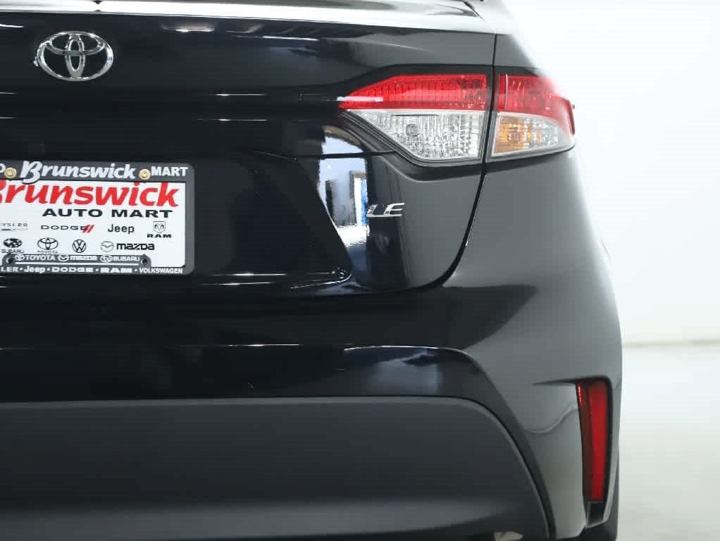 Certified 2025 Toyota Corolla LE FWD image 42