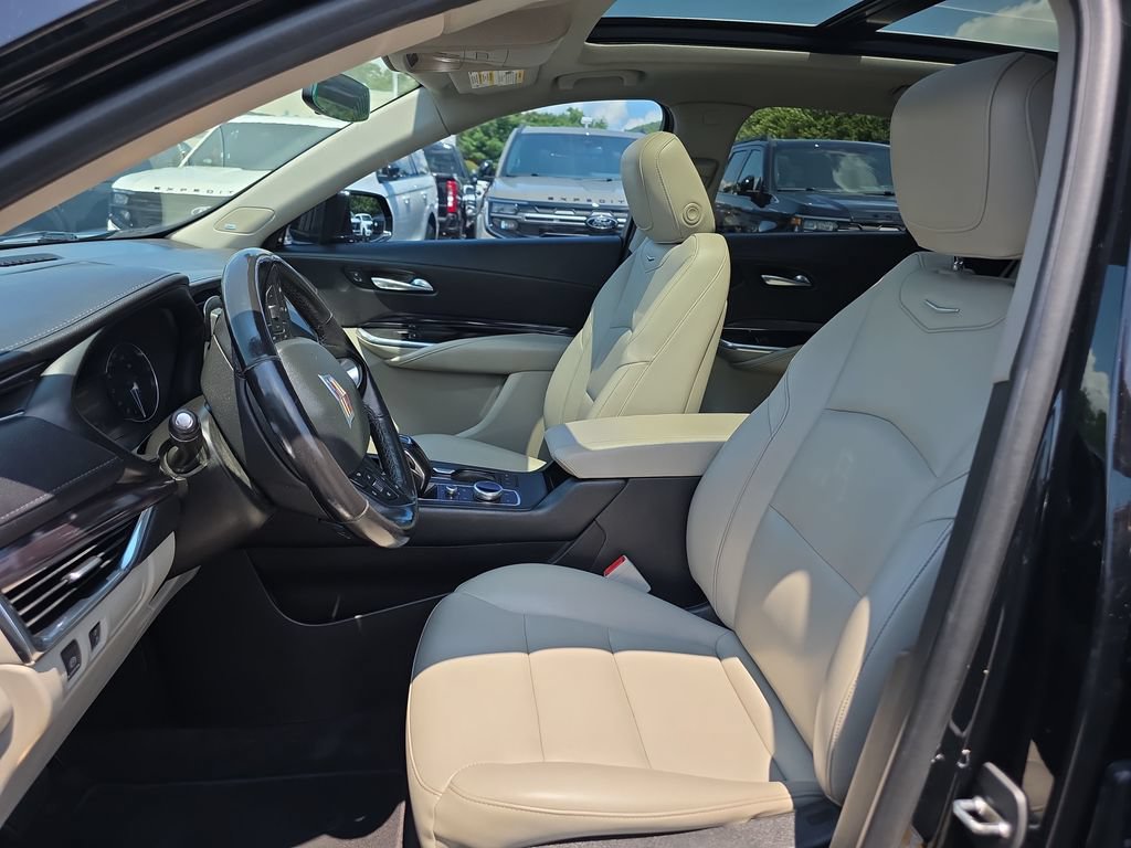 Used 2019 Cadillac XT4 Luxury w/ Cold Weather Package AWD/4WD image 22