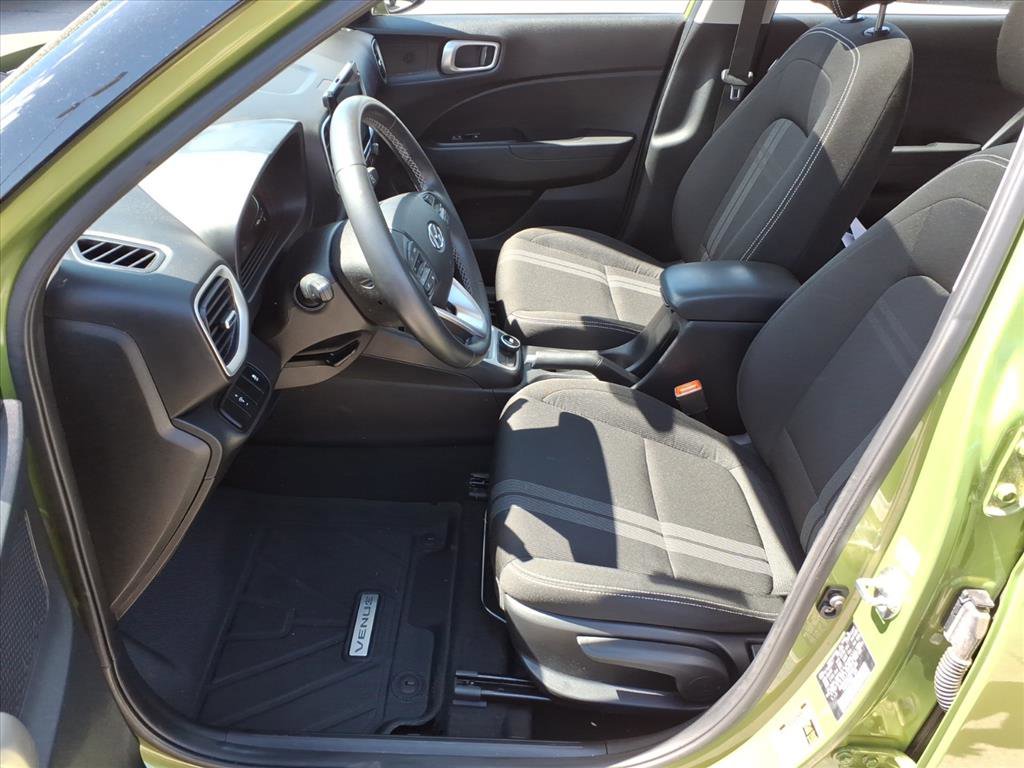 Used 2024 Hyundai Venue SEL FWD image 11