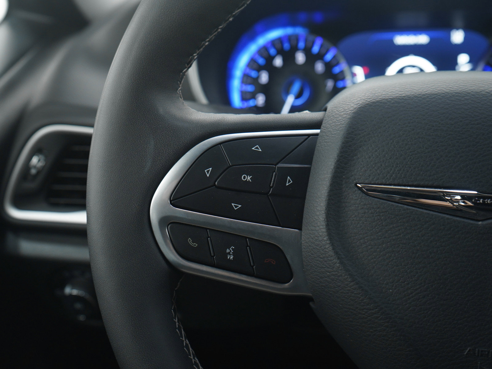 Used 2025 Chrysler Pacifica Select FWD image 29