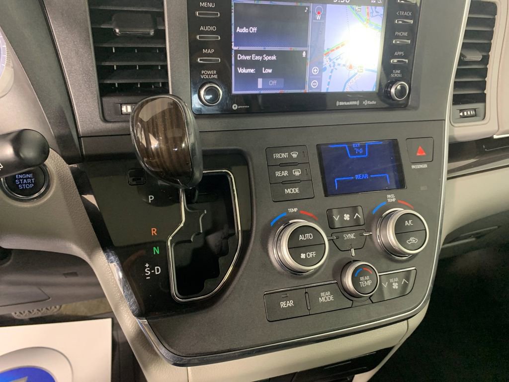 Used 2018 Toyota Sienna XLE Premium image 25