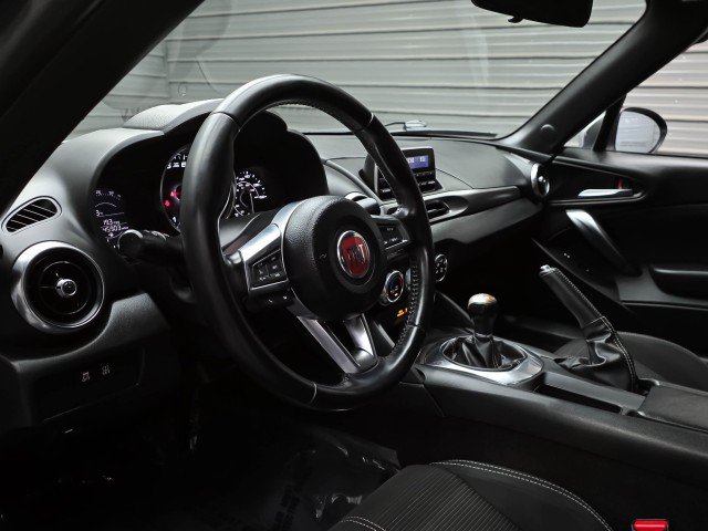 Used 2017 FIAT 124 Spider Classica RWD image 13