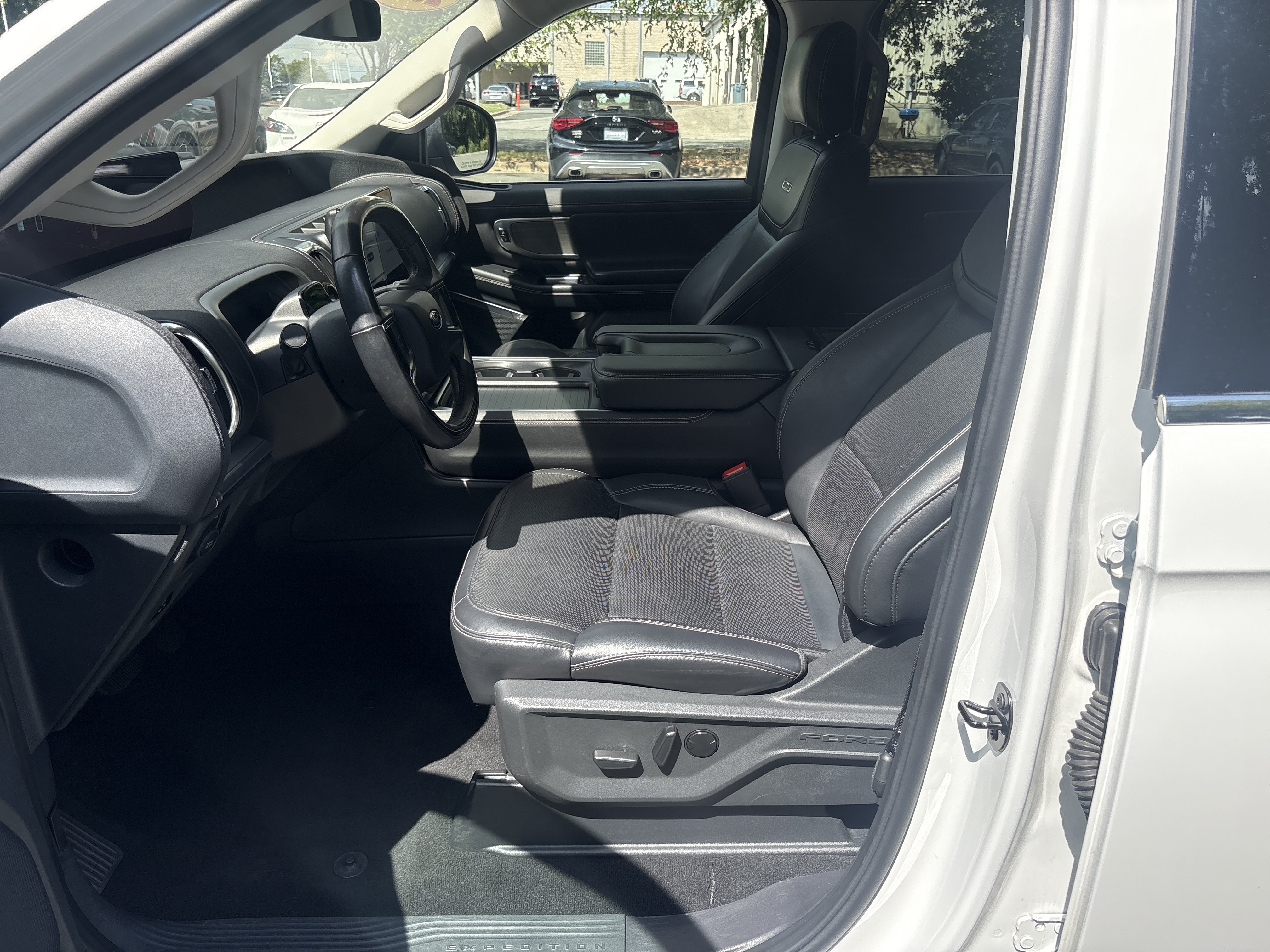 Used 2025 Ford Expedition Max Platinum AWD/4WD image 14