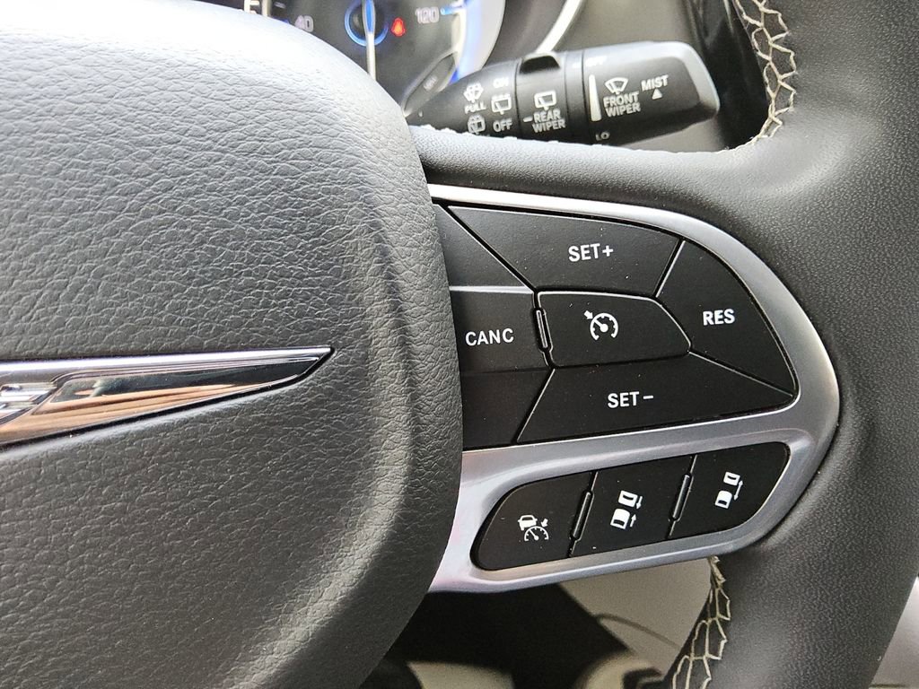 Certified 2023 Chrysler Pacifica Touring-L FWD image 27