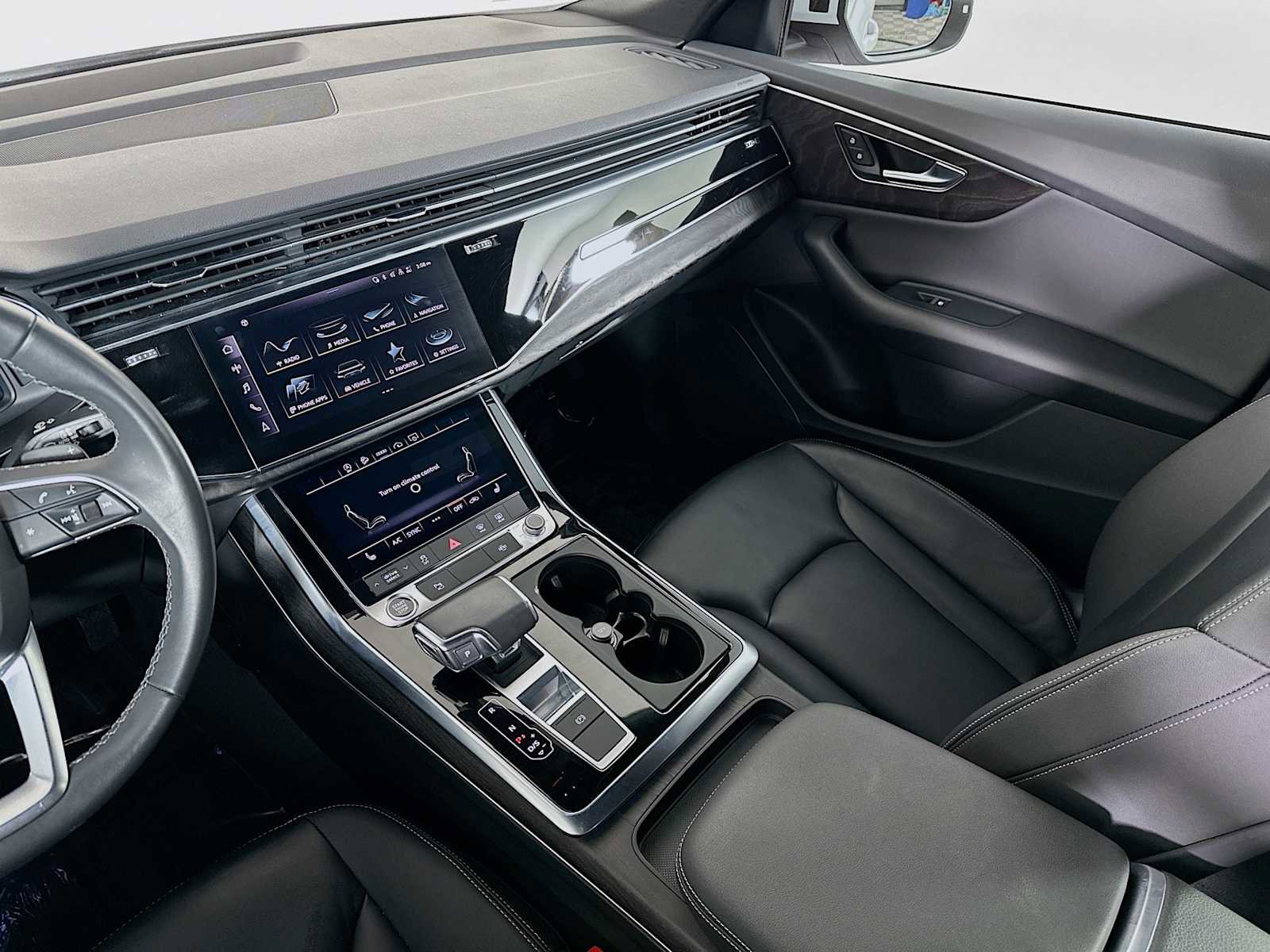 Used 2021 Audi Q8 Premium image 22
