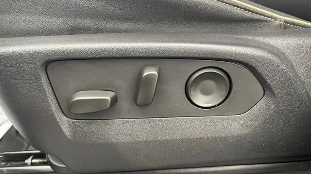 Used 2023 Chevrolet Suburban Premier image 12