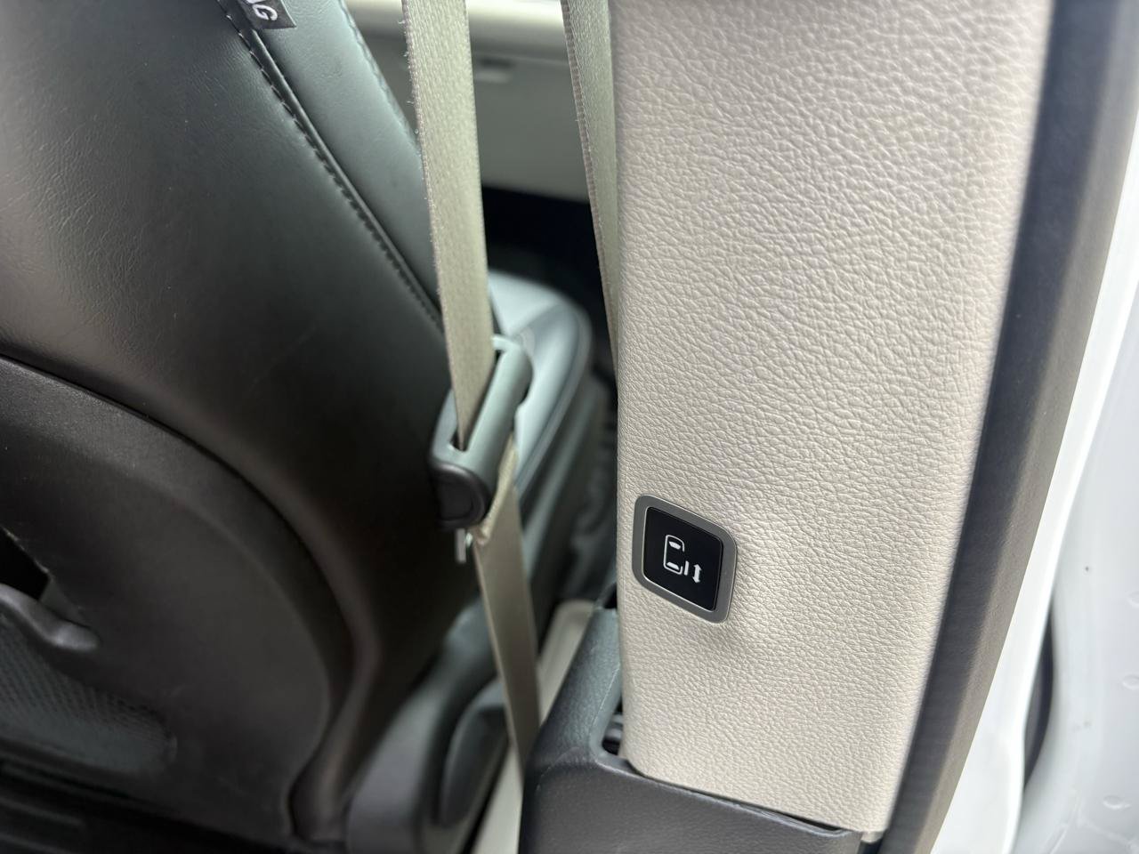 Used 2024 Chrysler Pacifica Limited FWD image 50