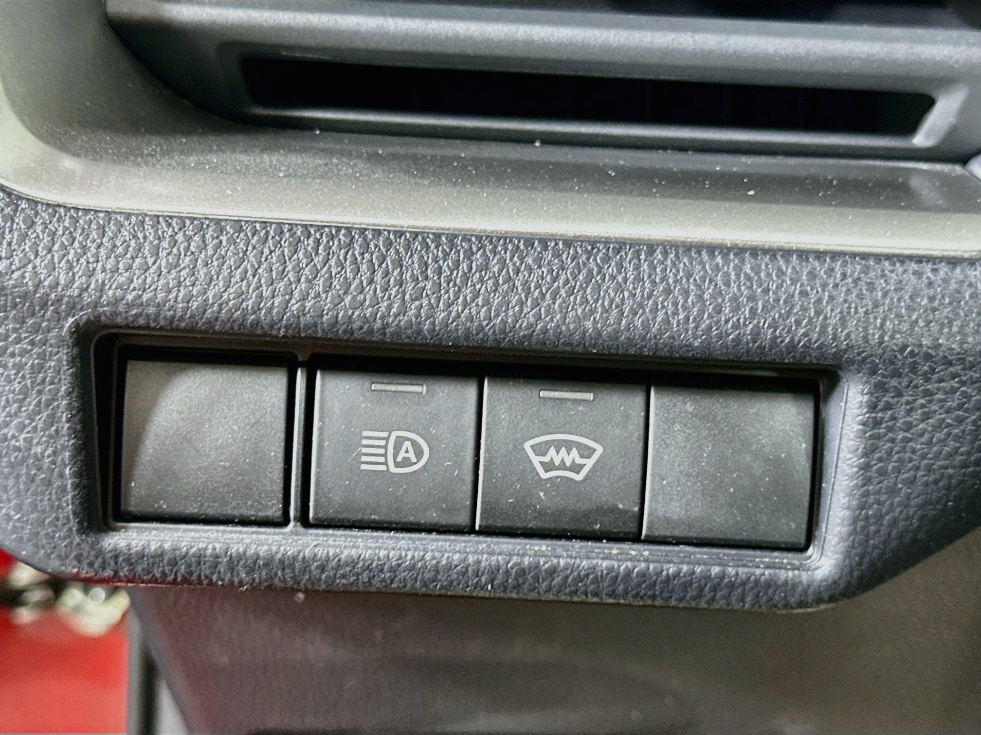 Used 2025 Toyota Prius LE FWD image 17