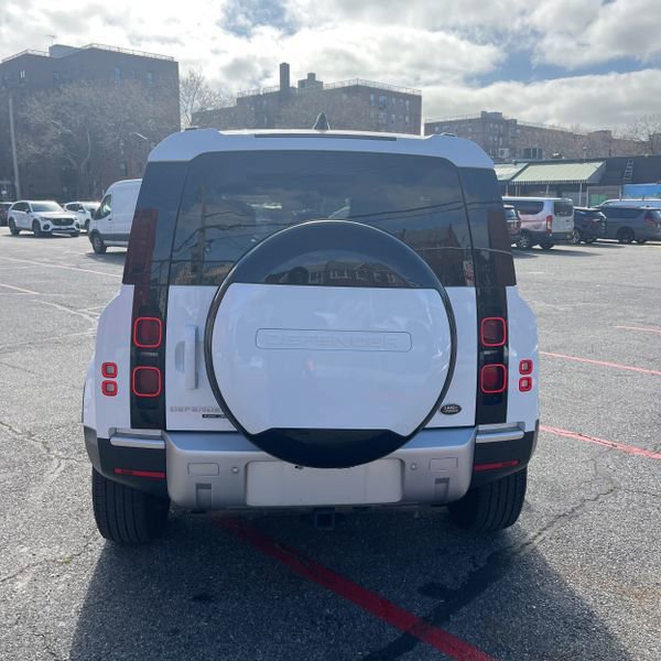 Used 2020 Land Rover Defender 110 HSE image 8