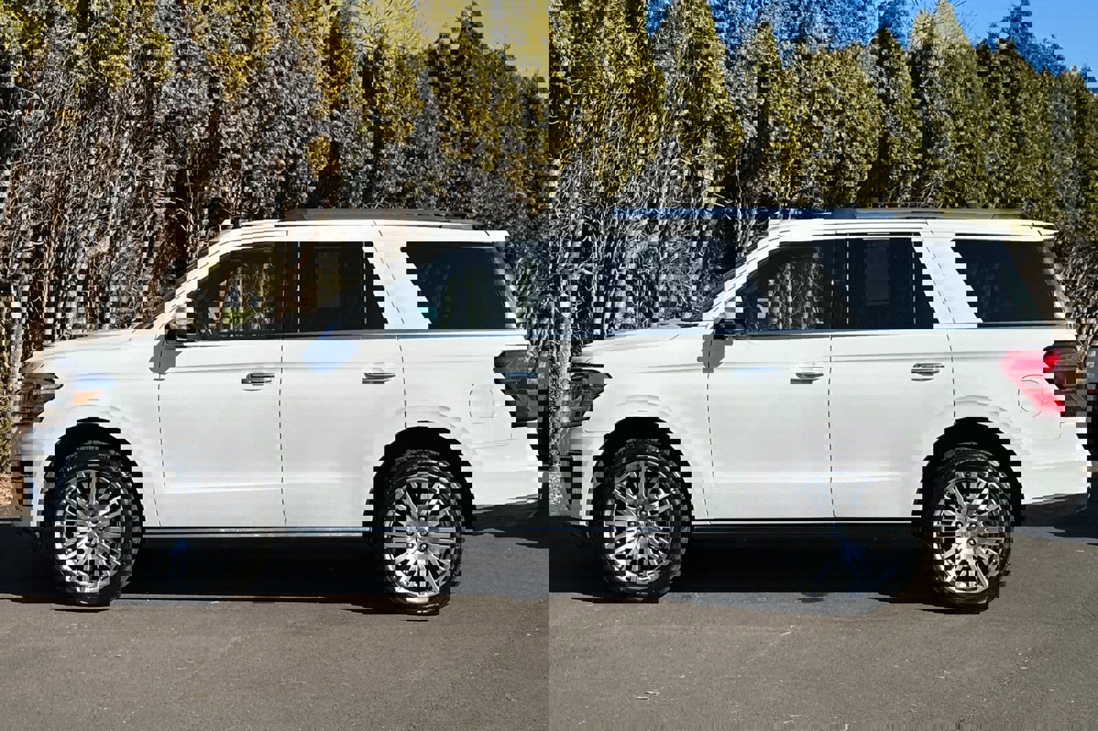 Used 2024 Ford Expedition Limited image 7