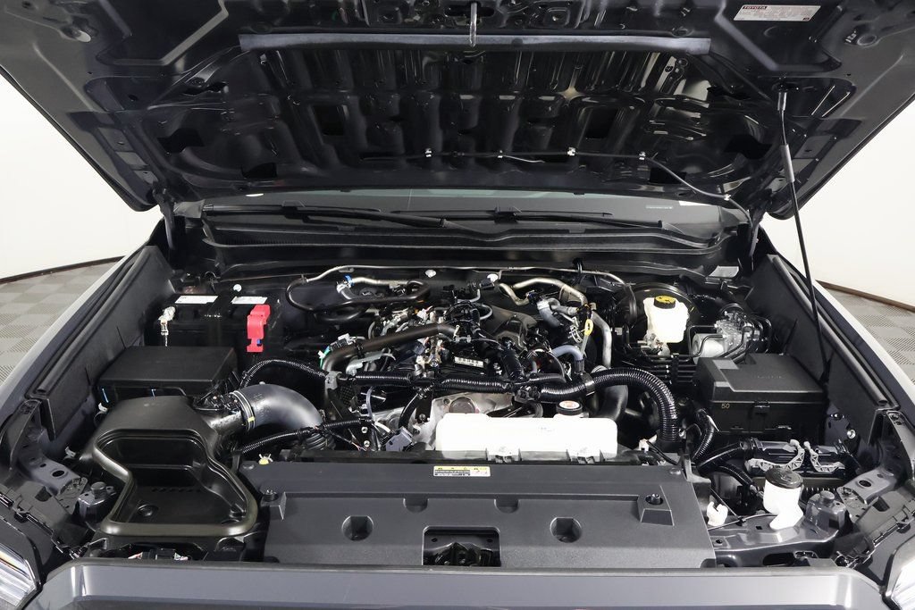 Used 2025 Toyota Tacoma SR5 AWD/4WD image 15
