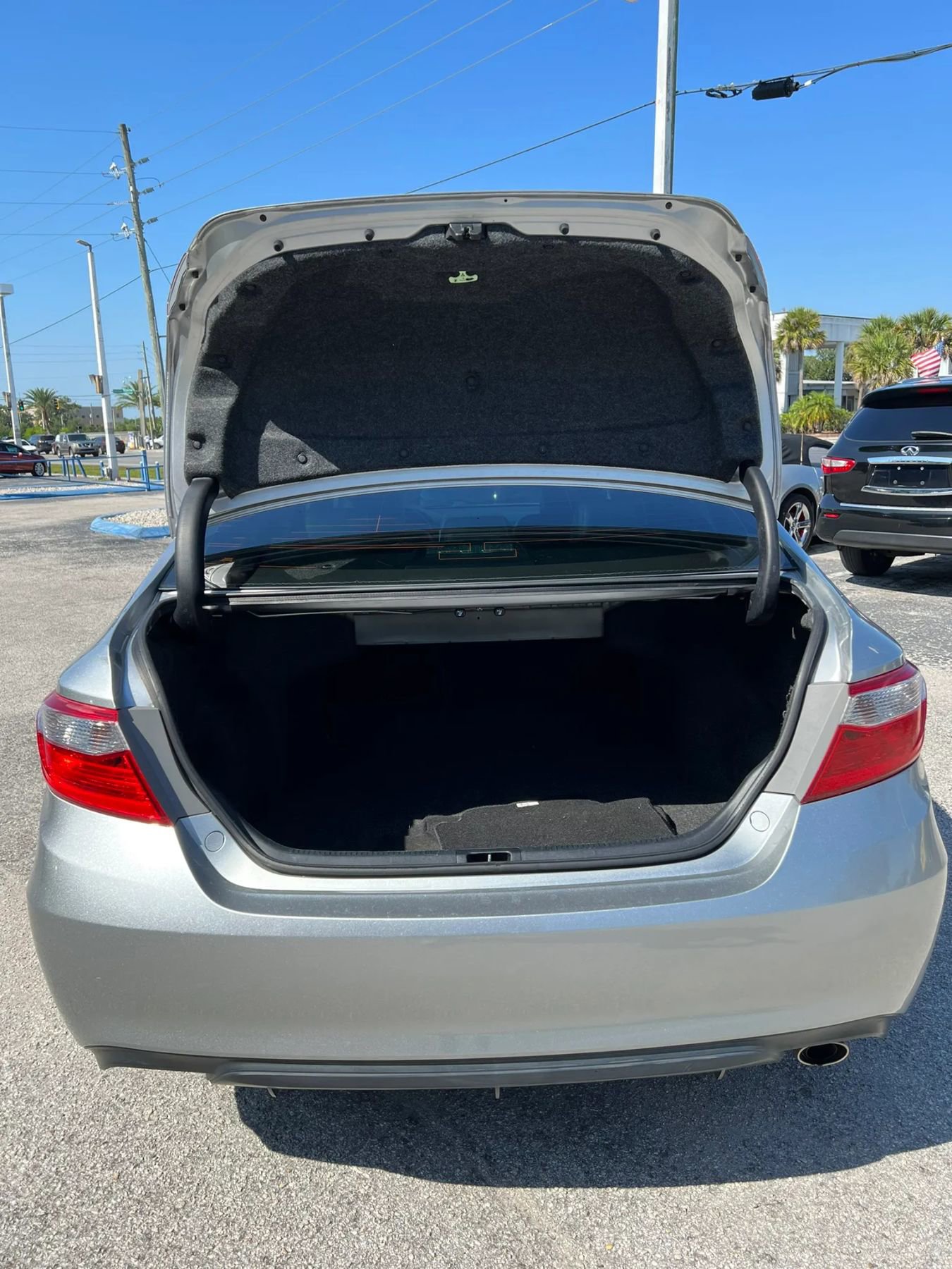 Used 2015 Toyota Camry SE FWD image 8