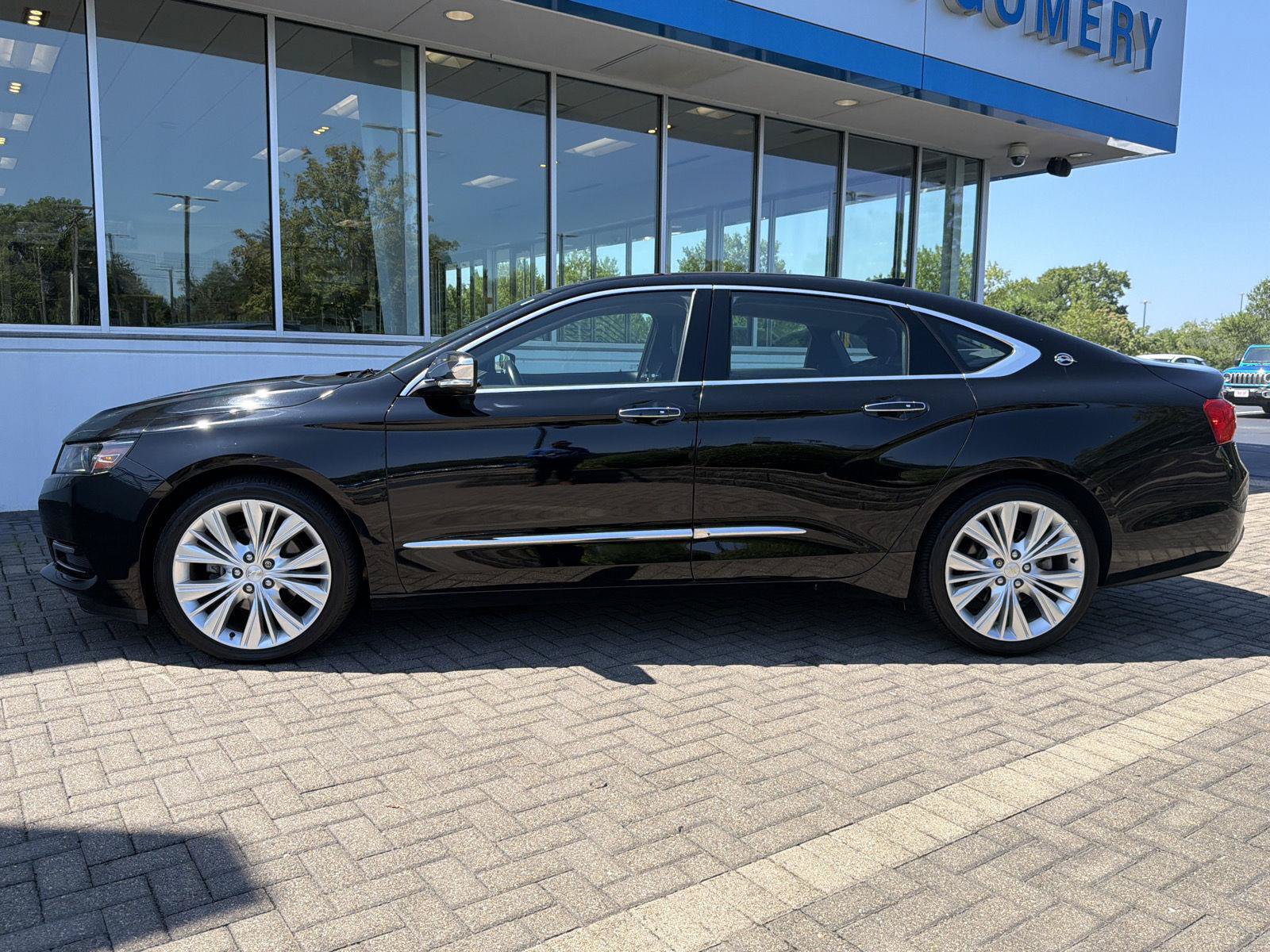 Used 2018 Chevrolet Impala Premier w/ Premier Confidence Package FWD image 2