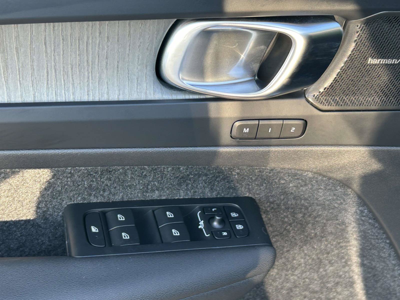 Certified 2023 Volvo XC40 B4 Ultimate FWD image 21