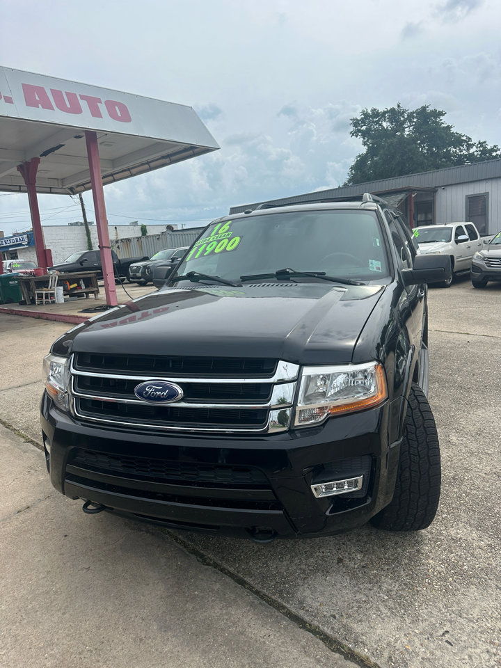 Used 2016 Ford Expedition EL XLT w/ Equipment Group 202A image 2