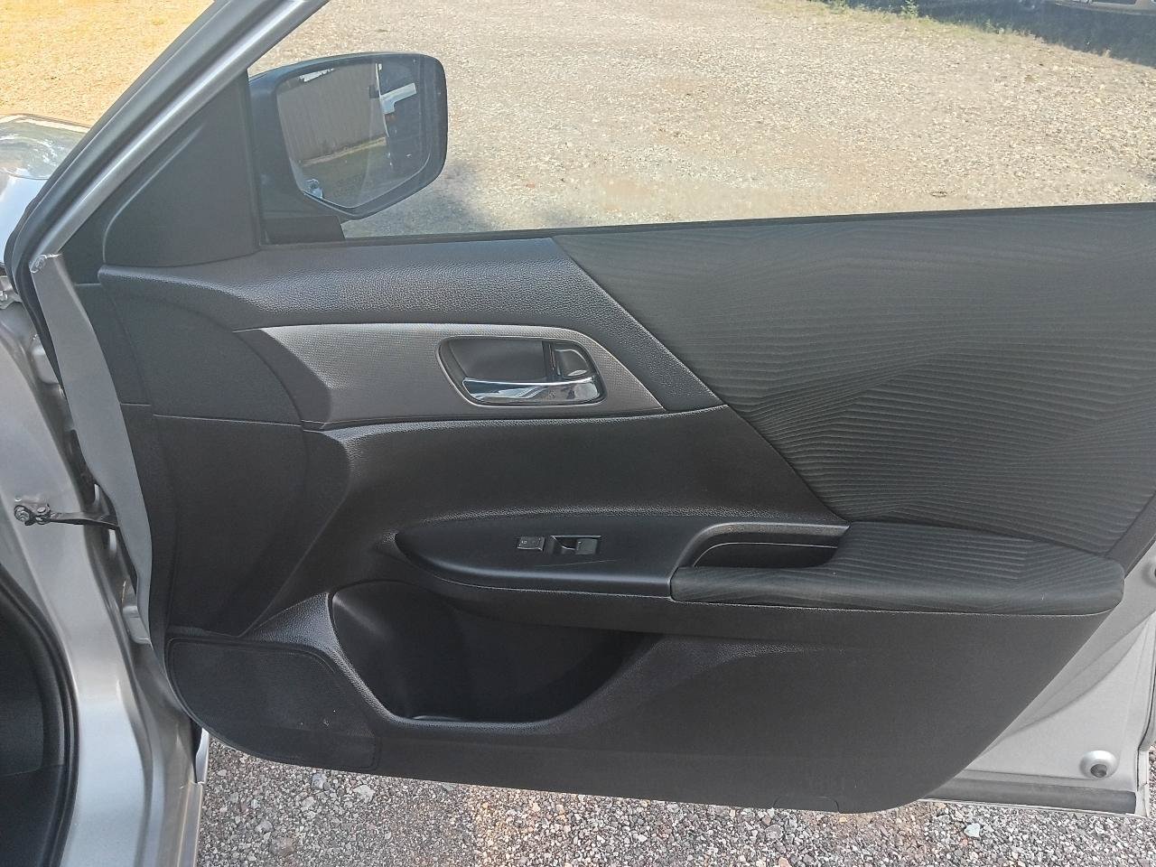 Used 2015 Honda Accord LX image 17