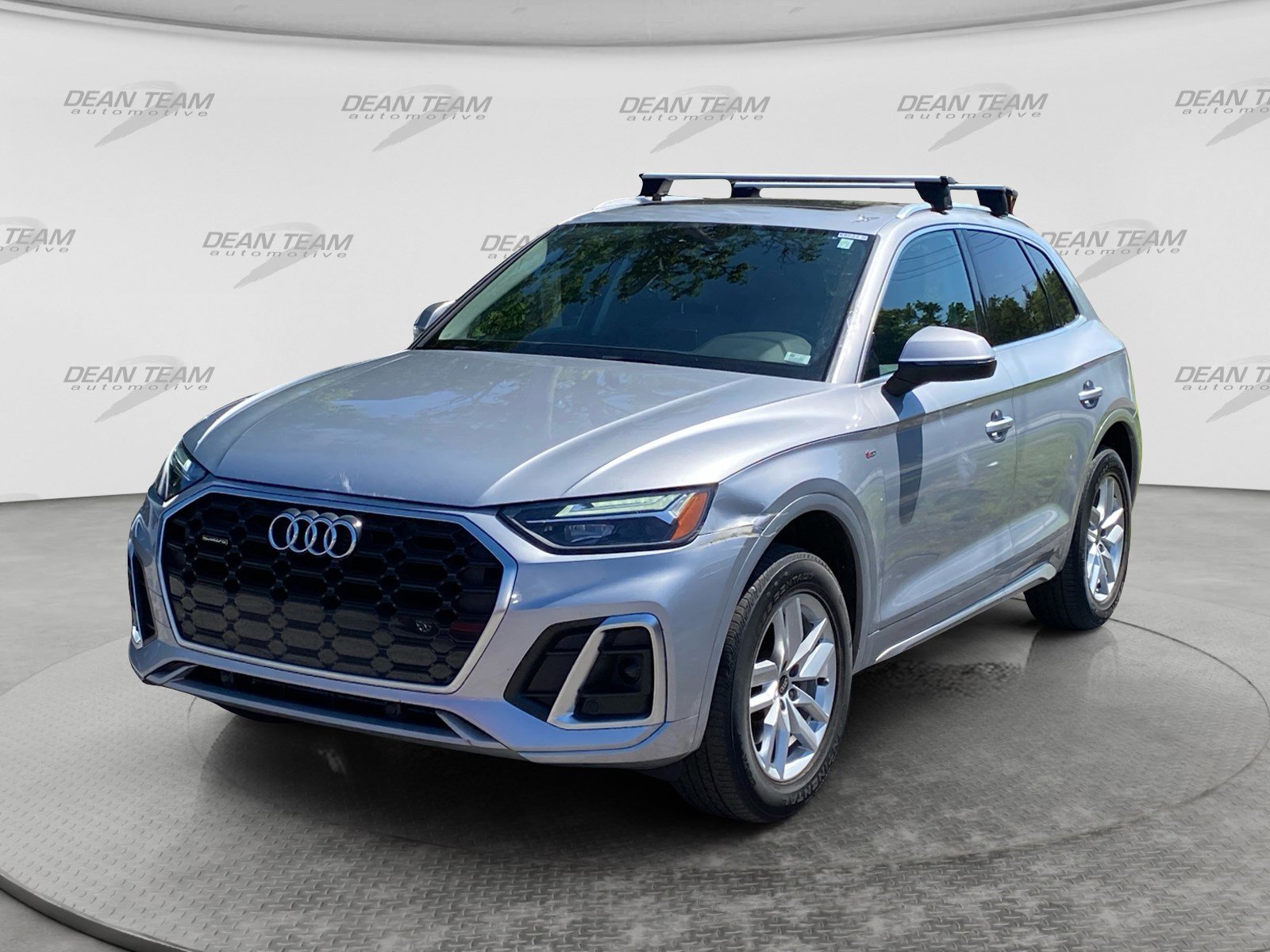 Used 2022 Audi Q5 2.0T Premium w/ Convenience Package AWD/4WD image 3