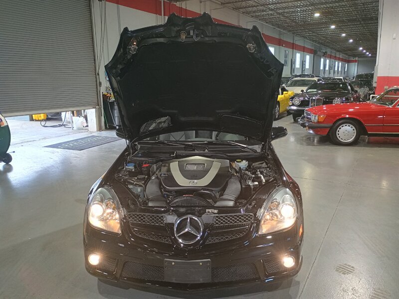 Used 2011 Mercedes-Benz SLK 300 image 40