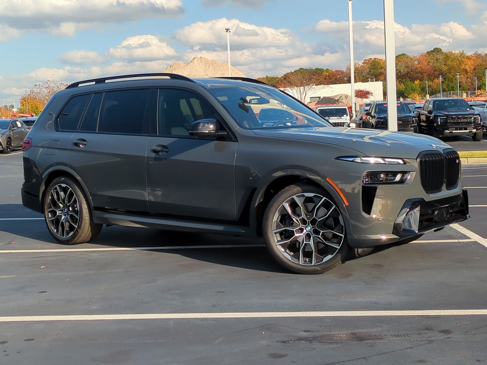 New 2026 BMW X7 M60i image 2