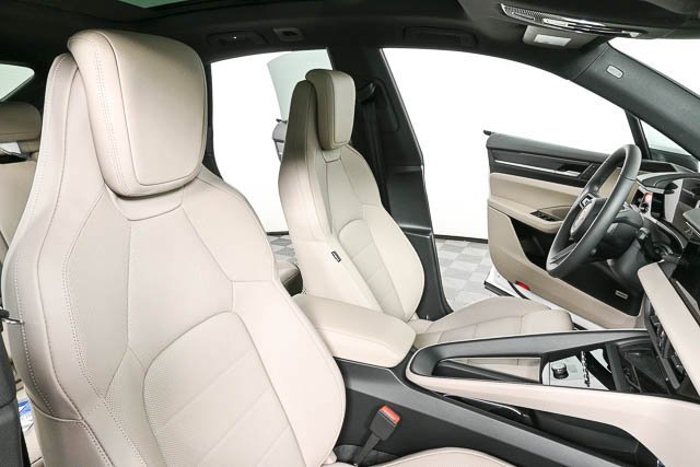 New 2025 Porsche Macan 4S Electric image 30