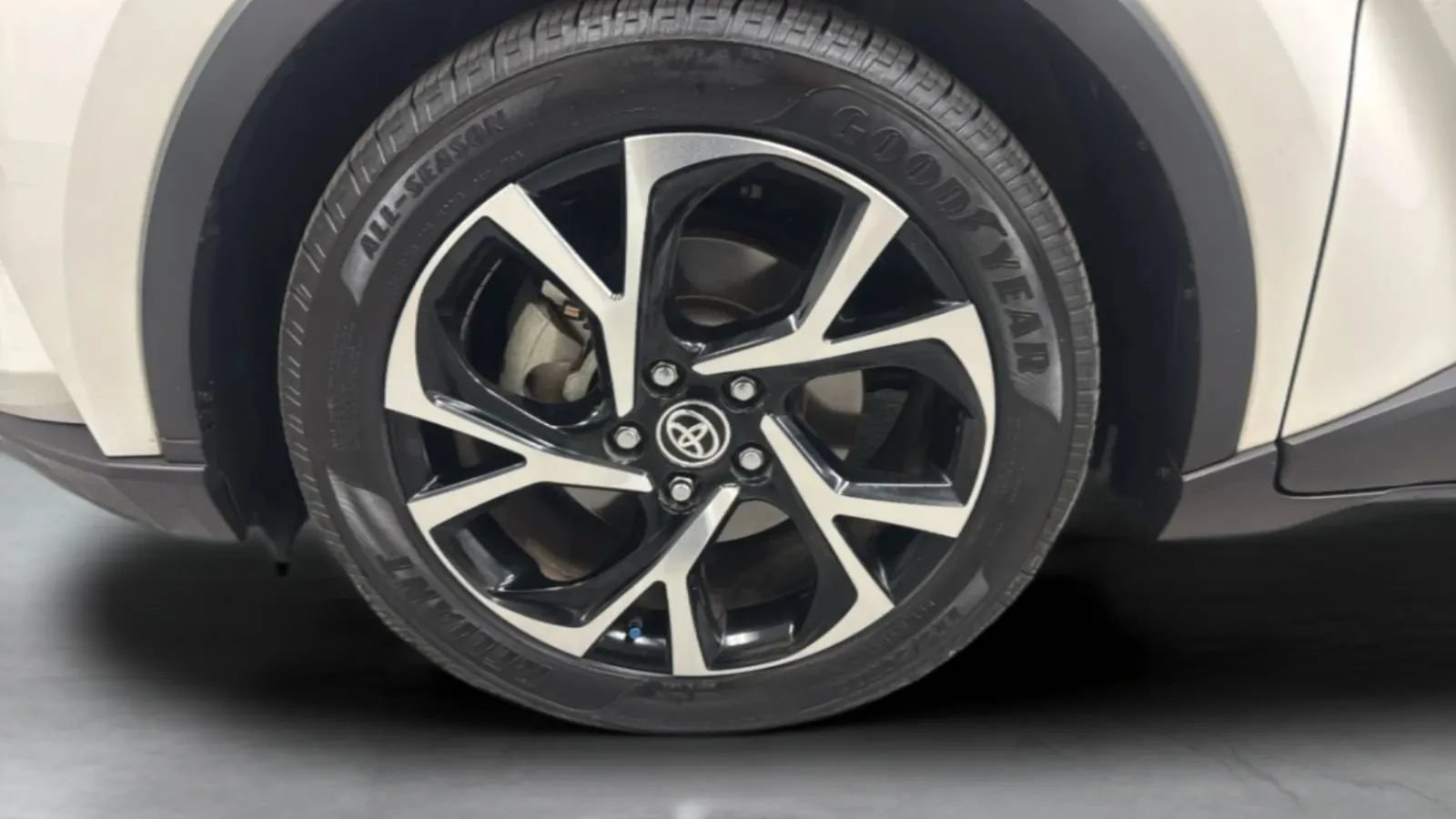 Used 2021 Toyota C-HR XLE FWD image 34