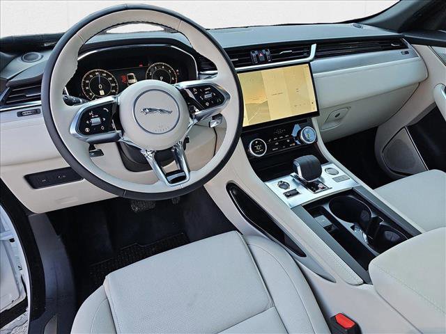 New 2025 Jaguar F-PACE R-Dynamic S image 16