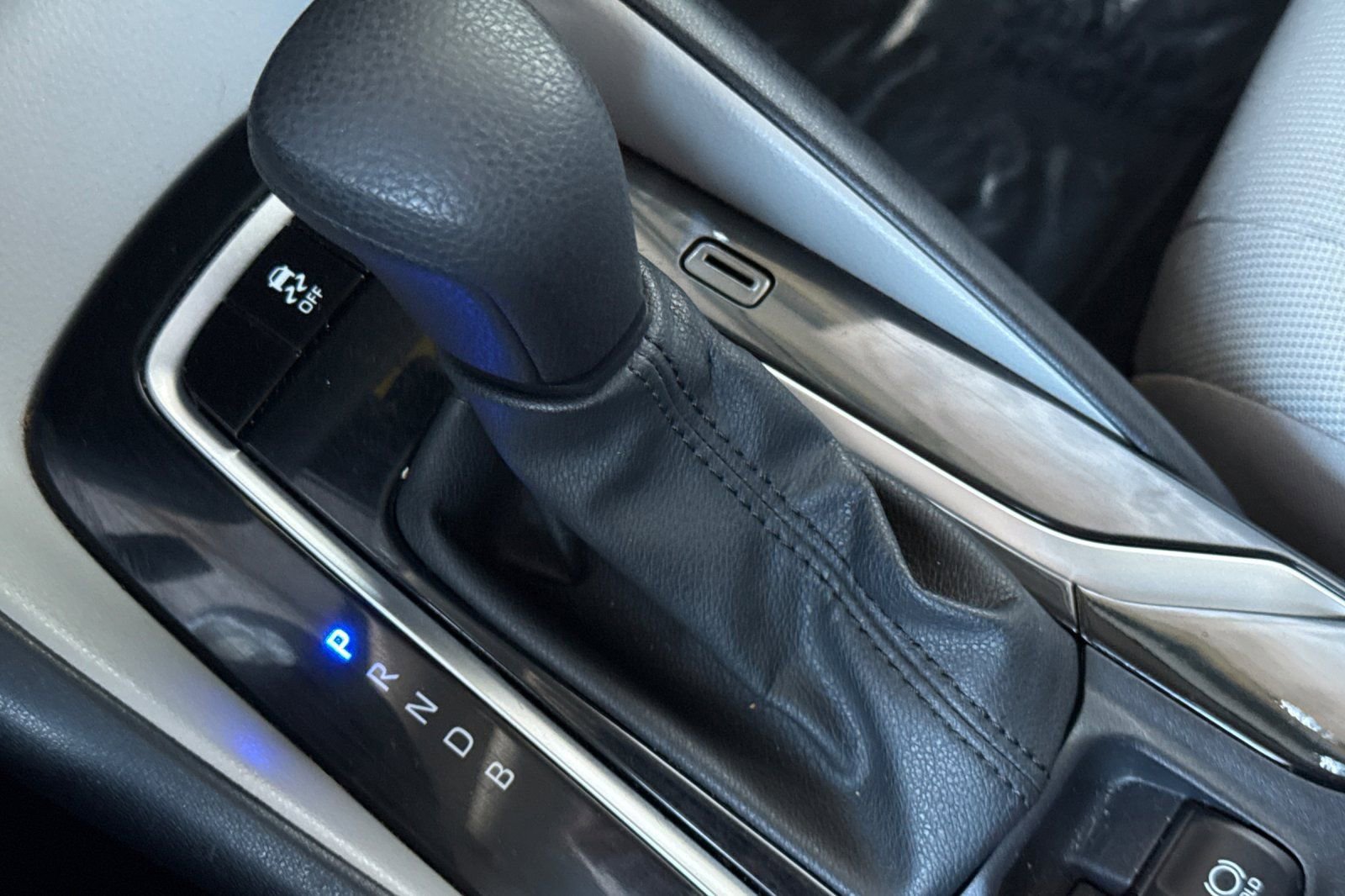 Used 2021 Toyota Corolla LE w/ Carpet Mat Package (TMS) image 23