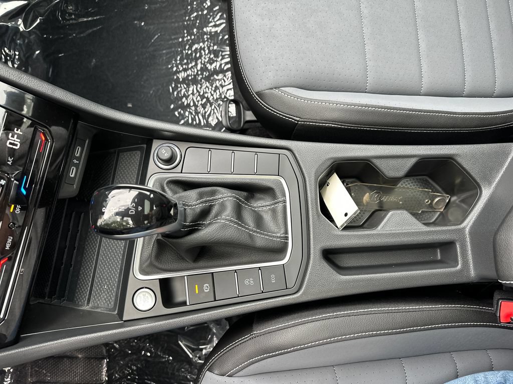 New 2027 Volkswagen Jetta SE FWD image 17