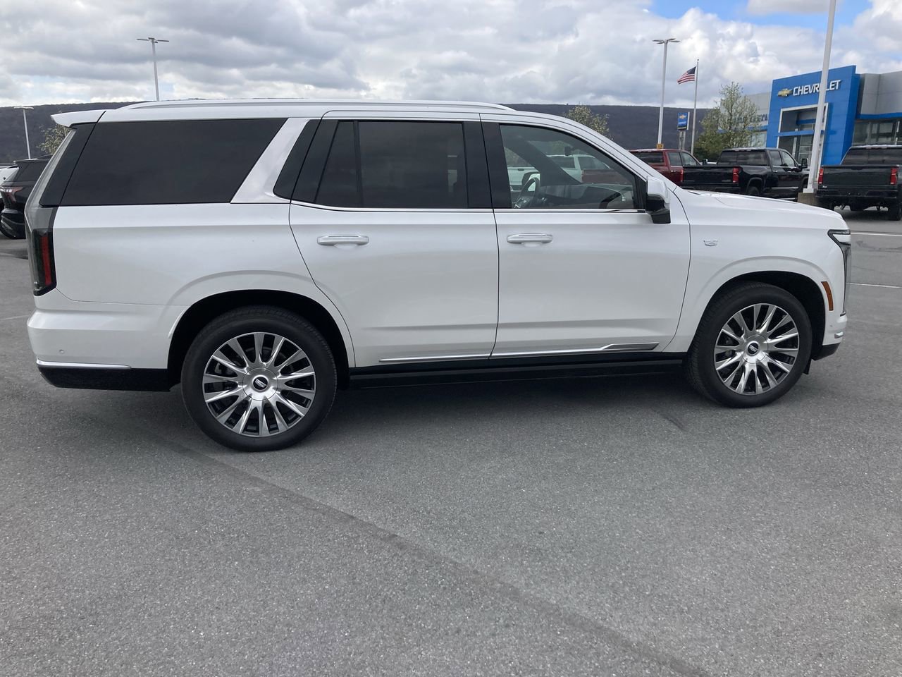 Used 2025 Cadillac Escalade Premium Luxury w/ Touring Package image 8