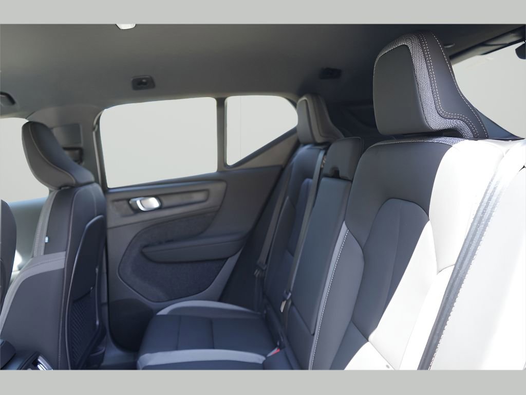 New 2025 Volvo EX40 Core w/ Climate Package image 19