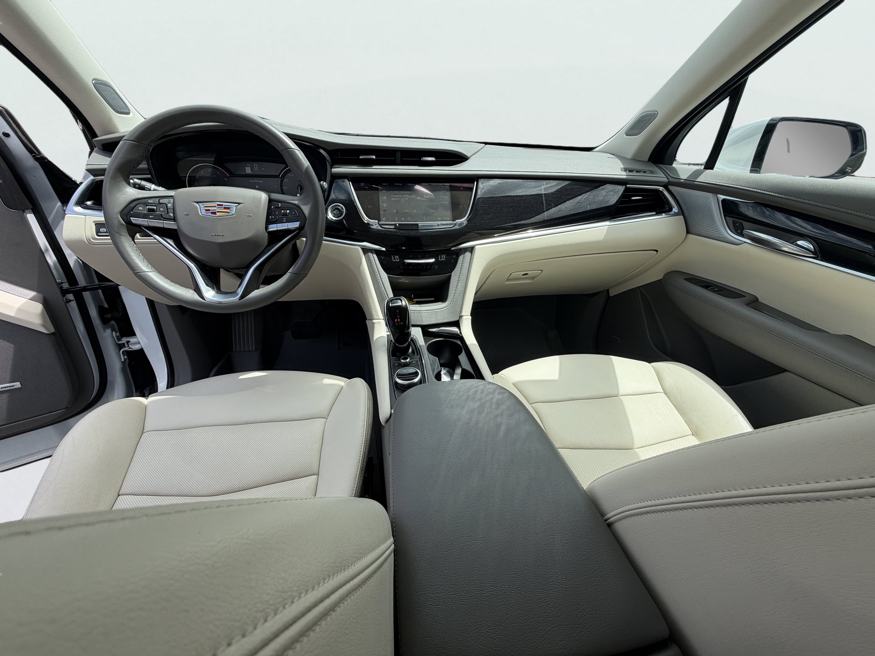 Used 2024 Cadillac XT6 Premium Luxury w/ LPO, Floor Liner Package AWD/4WD image 2