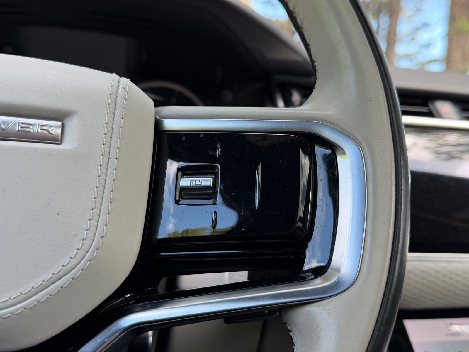 Used 2022 Land Rover Range Rover Velar R-Dynamic S image 24