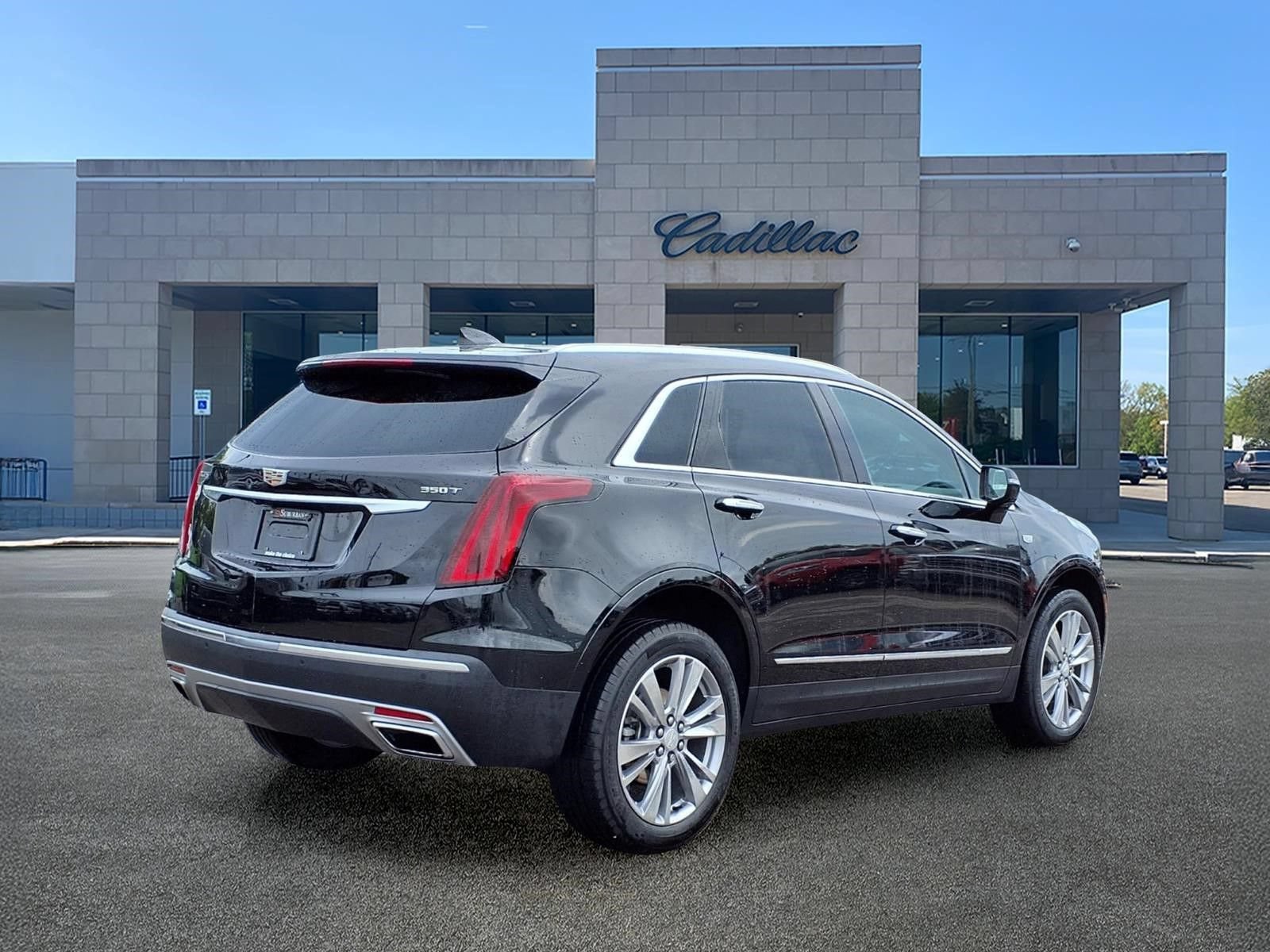 Used 2024 Cadillac XT5 Premium Luxury w/ LPO, Floor Liner Package FWD image 5