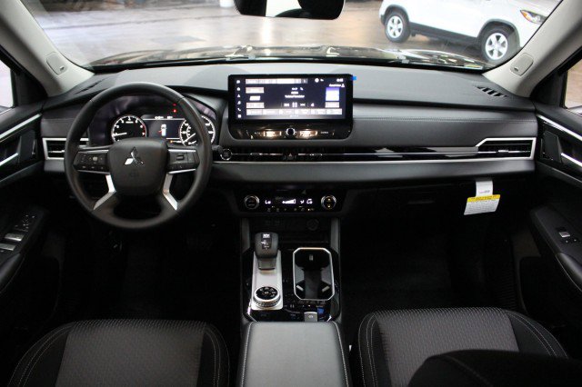 New 2026 Mitsubishi Outlander ES FWD image 20