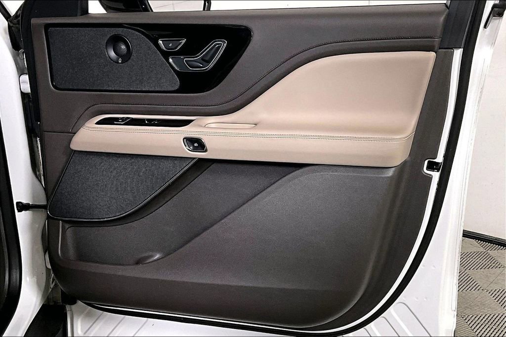 Used 2021 Lincoln Aviator Reserve w/ Equipment Group 201A image 24