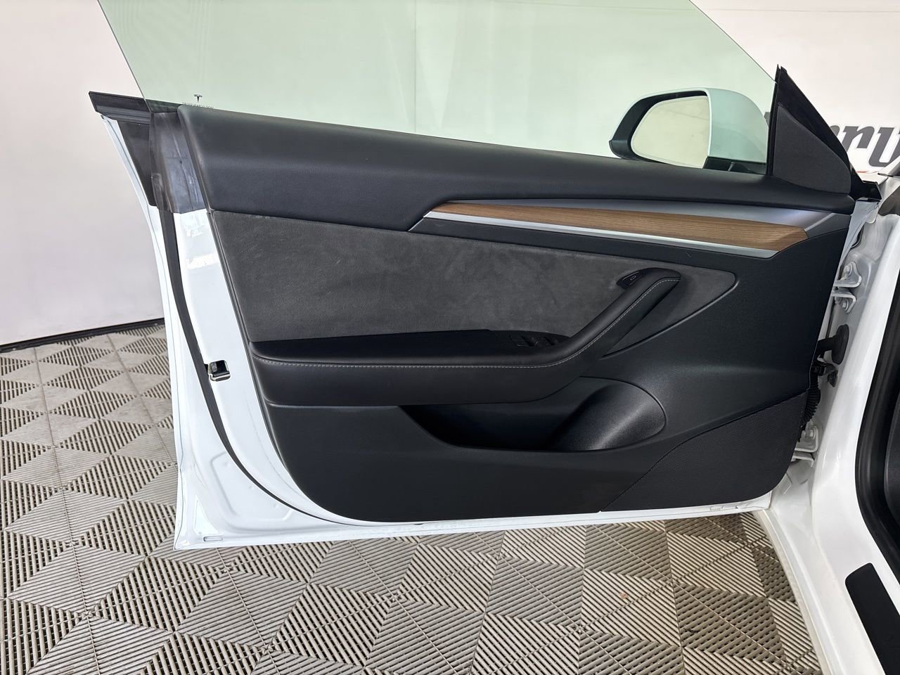 Used 2023 Tesla Model 3 Standard Range image 7