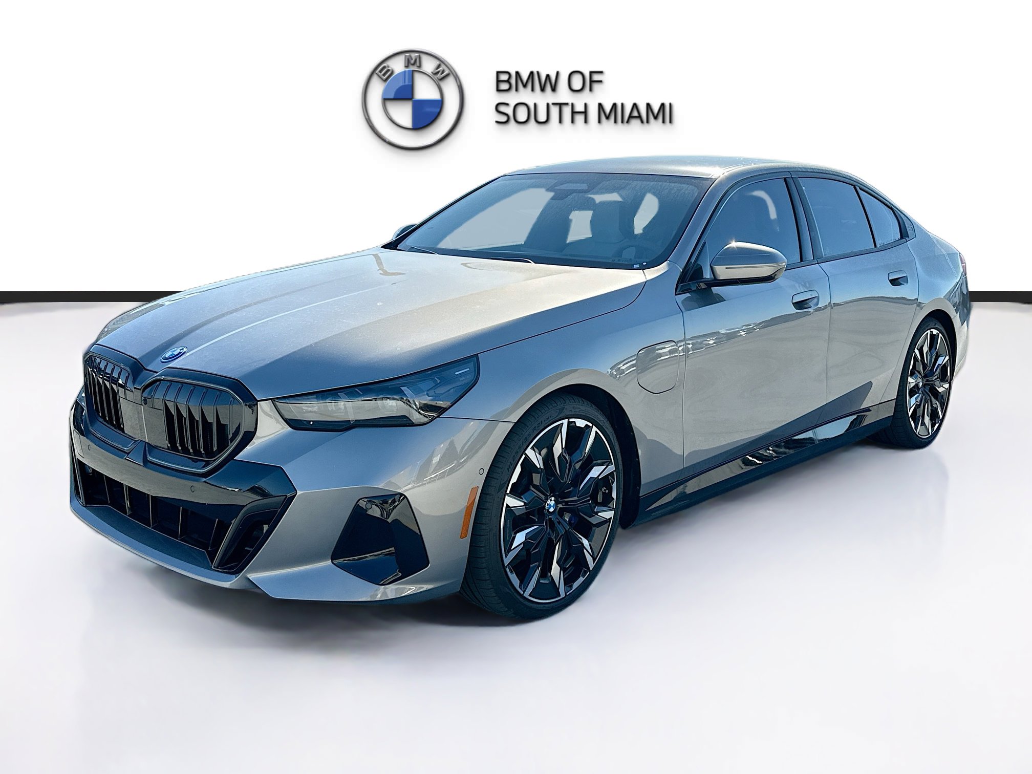New 2026 BMW 550e xDrive w/ Executive Package image 3
