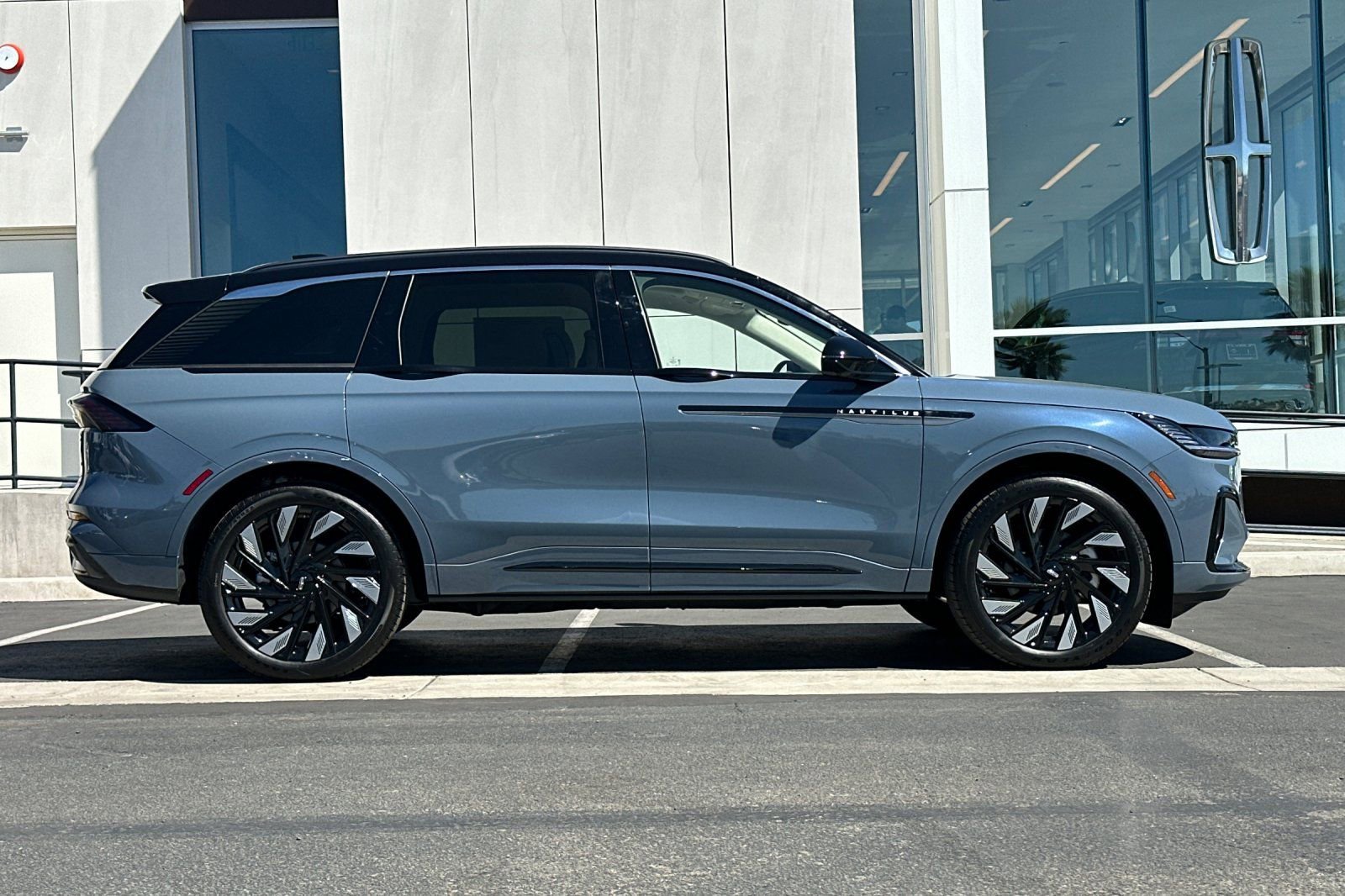 New 2026 Lincoln Nautilus Black Label w/ Jet Appearance Package image 2