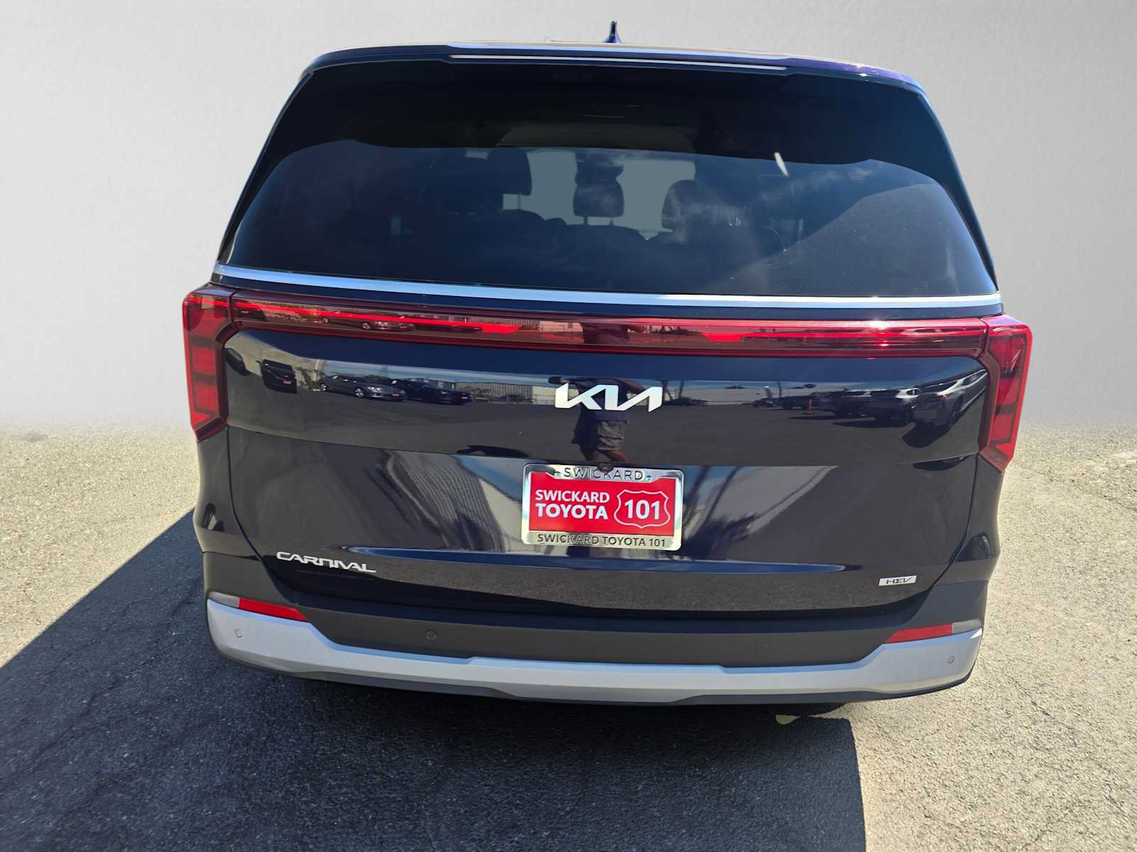 Used 2026 Kia Carnival LXS FWD image 4