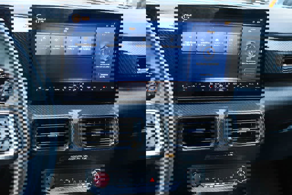 Used 2025 Ford Mustang Convertible image 19