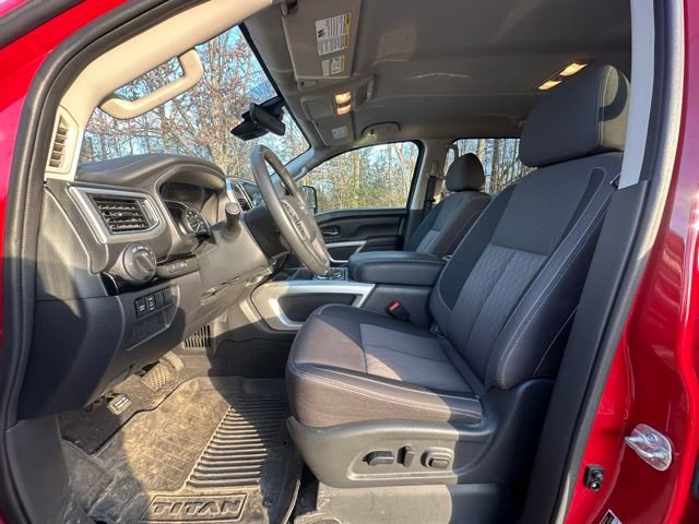 Used 2023 Nissan Titan SV w/ SV Convenience Package image 25