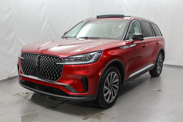 Used 2025 Lincoln Aviator AWD image 4