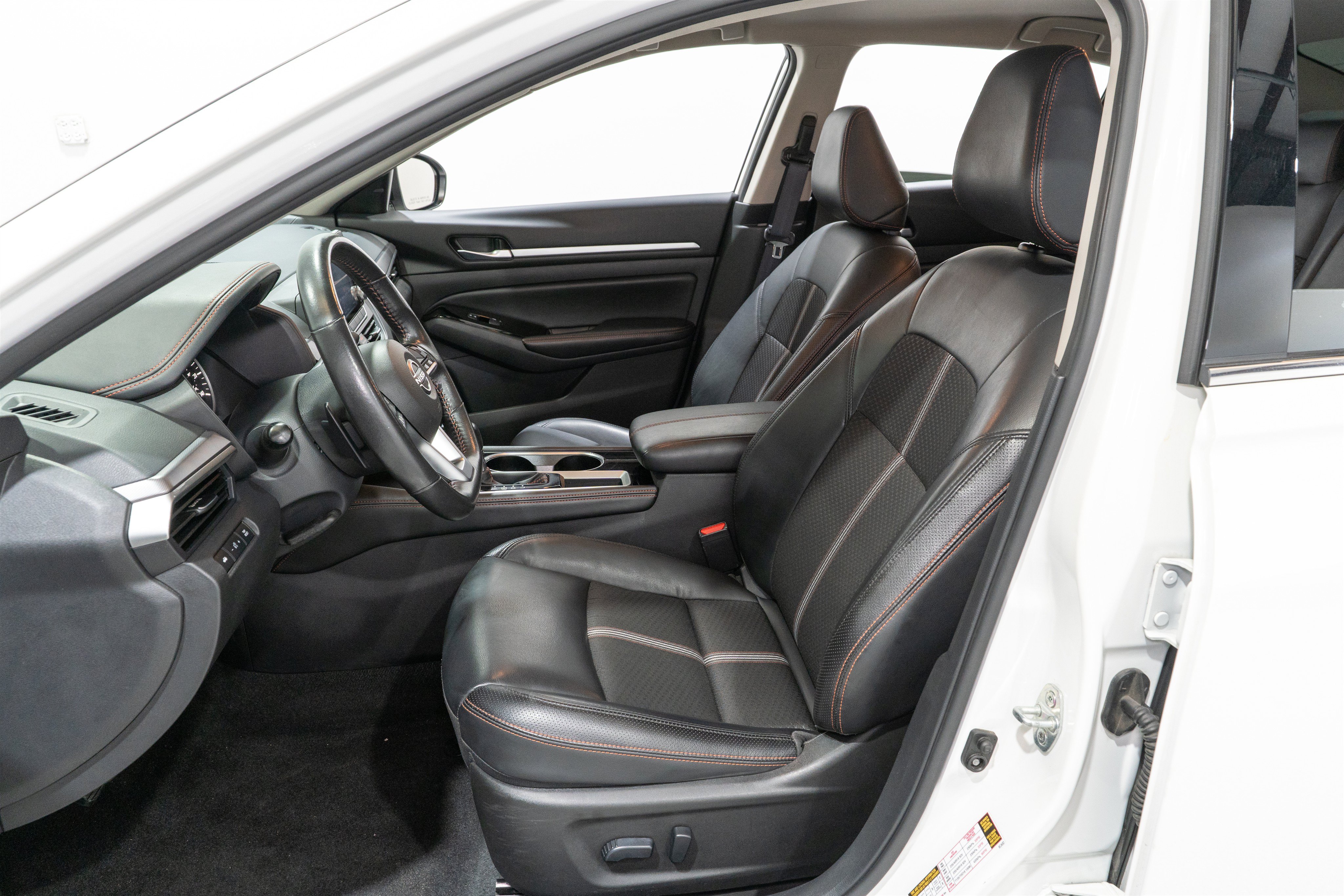 Used 2024 Nissan Altima 2.5 SR FWD image 14