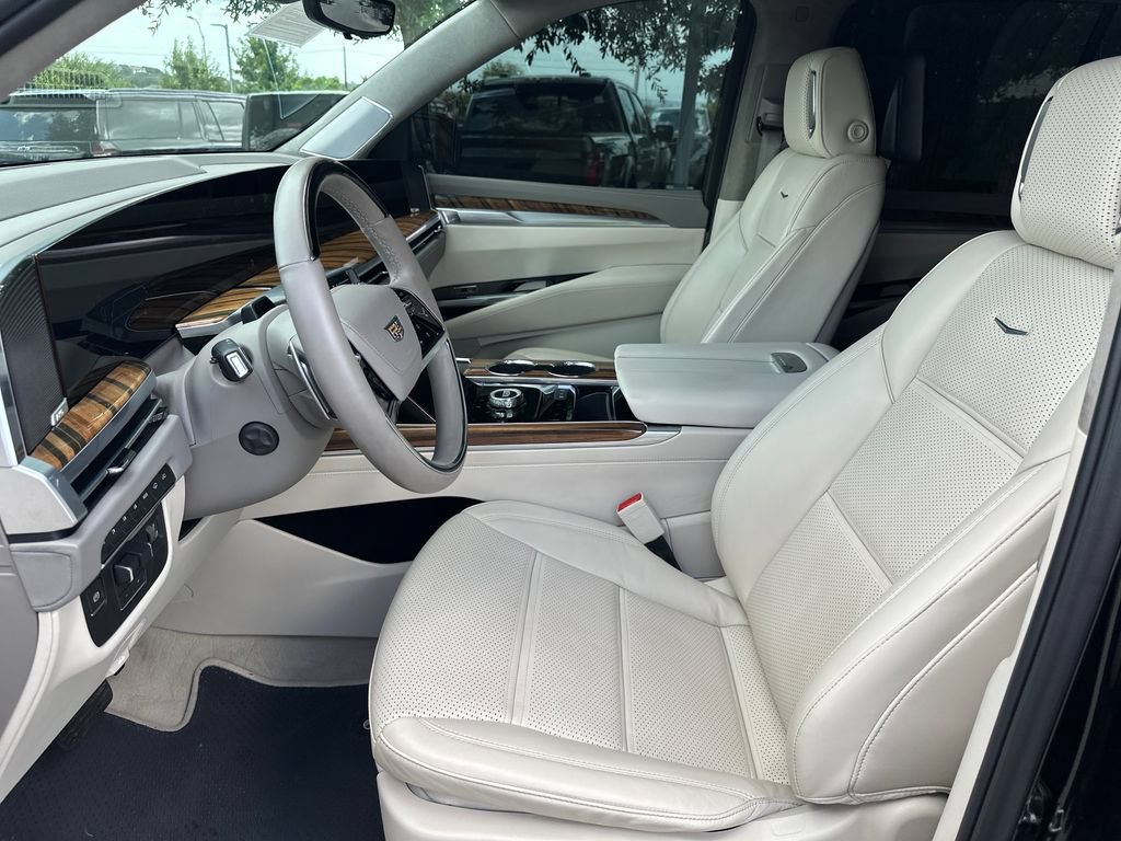 Used 2025 Cadillac Escalade Premium Luxury Platinum w/ LPO, Floor Liner Package AWD/4WD image 21