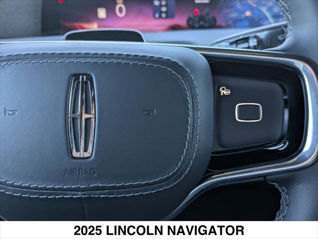 Used 2025 Lincoln Navigator Reserve w/ Jet Appearance Package image 15