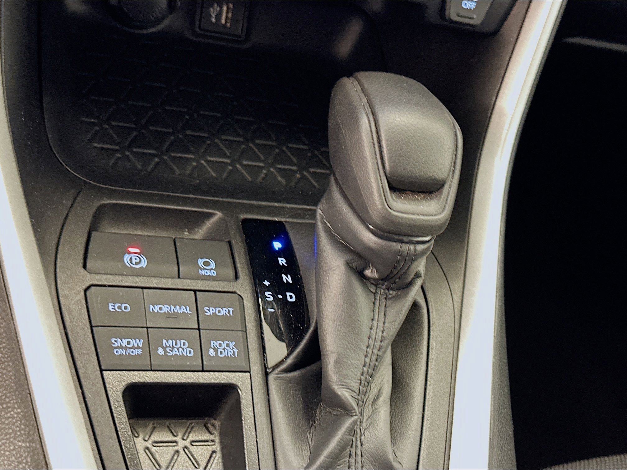 Used 2024 Toyota RAV4 LE image 25