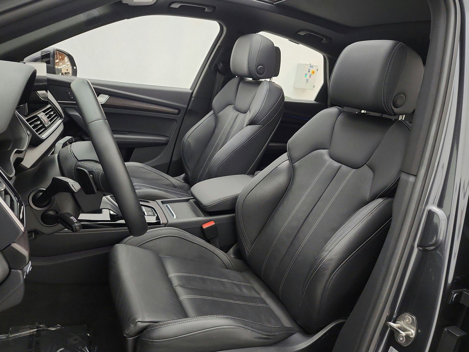 Used 2023 Audi Q5 2.0T Prestige w/ Prestige Package image 10